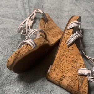 AEROSOLES Women's Metallic Strappy Sandals CUTE and COMFY